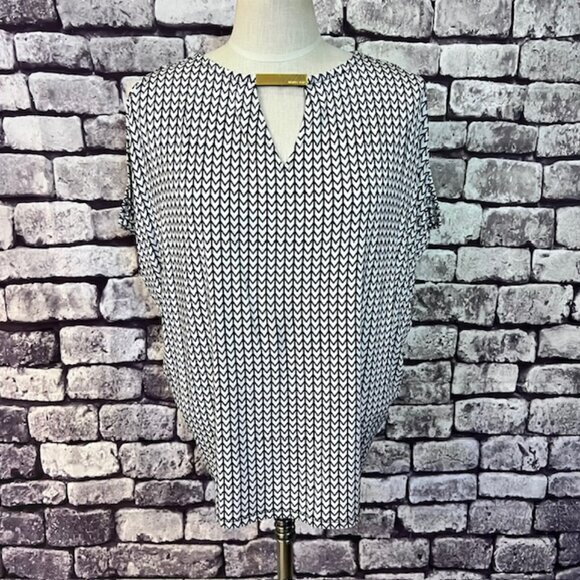 MICHAEL Michael Kors Tops - Michael Kors Black & White Sleeveless Blouse Size S